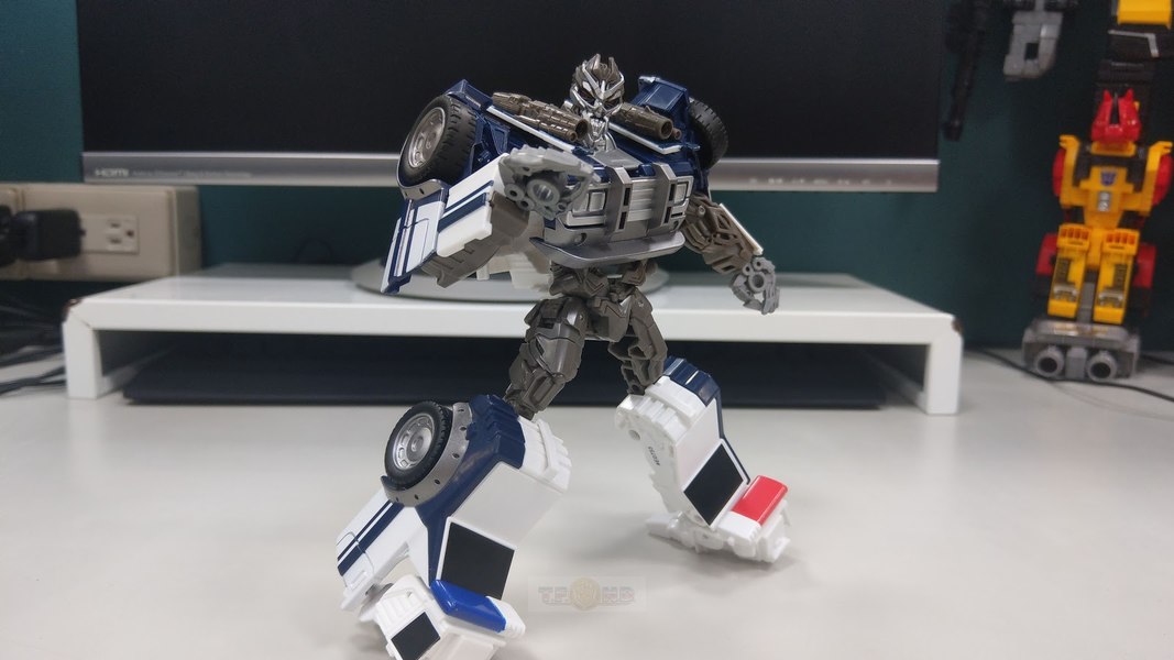 Bumblebee The Movie Energon Igniters   In Hand Images Of Optimus Prime Bumblebee And Barricade  (39 of 59)